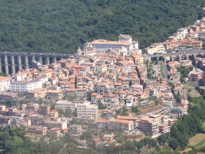 Tipologia Immobile: negozio Provincia: roma Comune: ariccia Località:  Indirizzo: Piazza di Corte